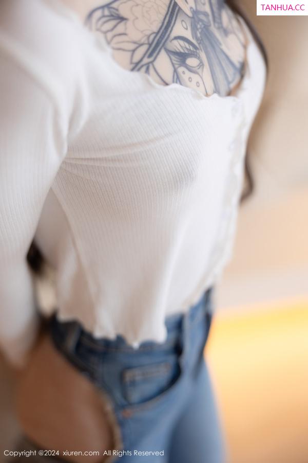 周妍希 奶瓶土肥圆 [XiuRen]高清写真图 2024.06.21 No.8740 奶瓶. 美腿性感第13张图片